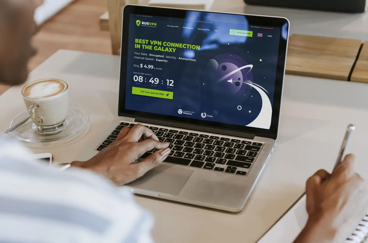 Développeur web freelance à Paris : freelance ou agence, que choisir en 2026 ?