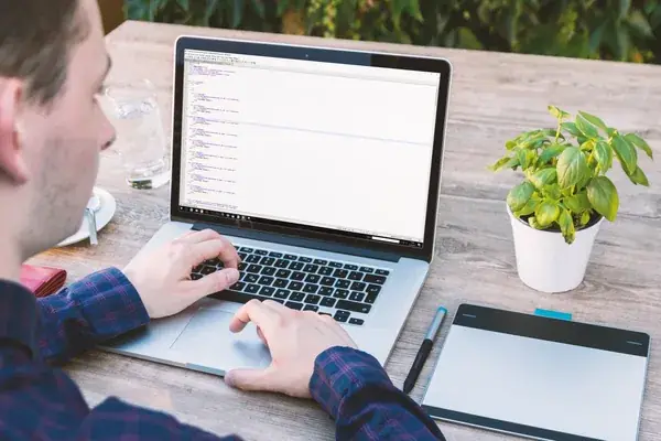 Pourquoi votre site web vous fait perdre des clients en 2026 (et comment y remedier)